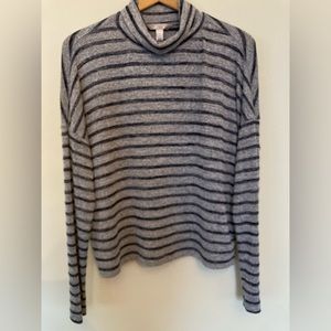 Banana Republic luxespun drop shoulder turtleneck. Size M.